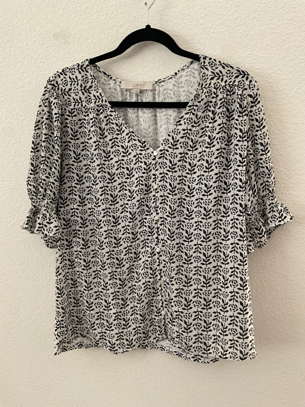 Loft Black and White floral Blouse Button Front Ruffle Short Sleeve Size Large